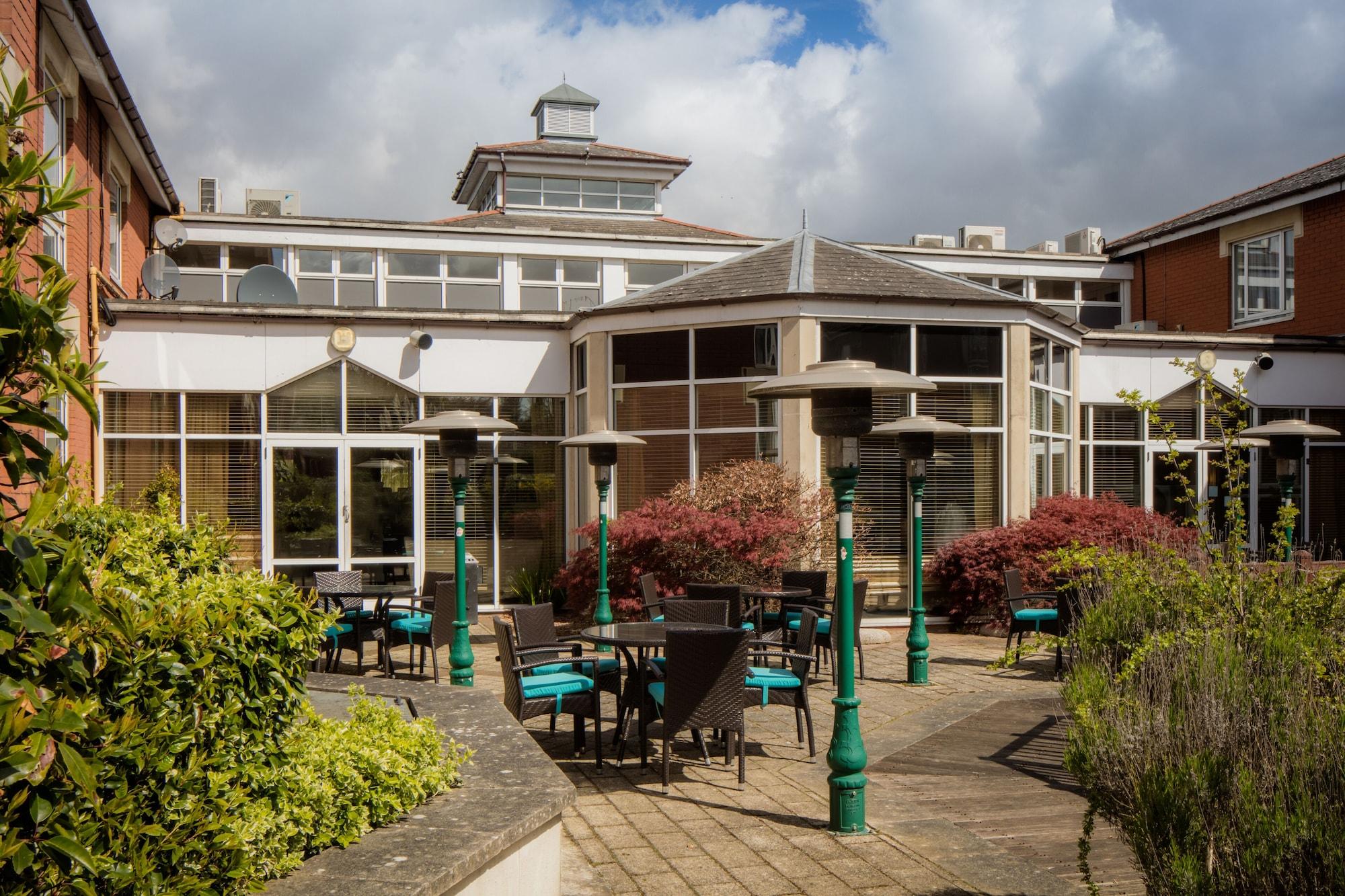 Hilton Northampton Hotel Exterior photo