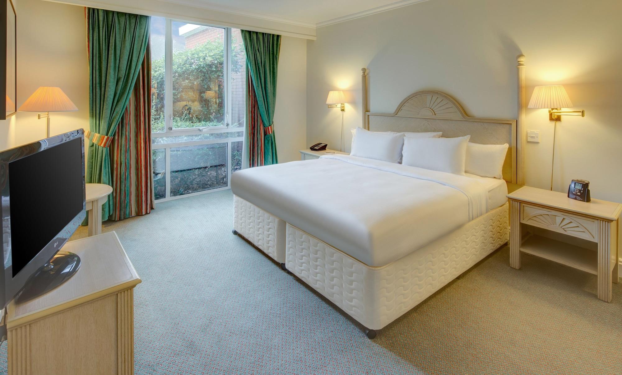 Hilton Northampton Hotel Exterior photo