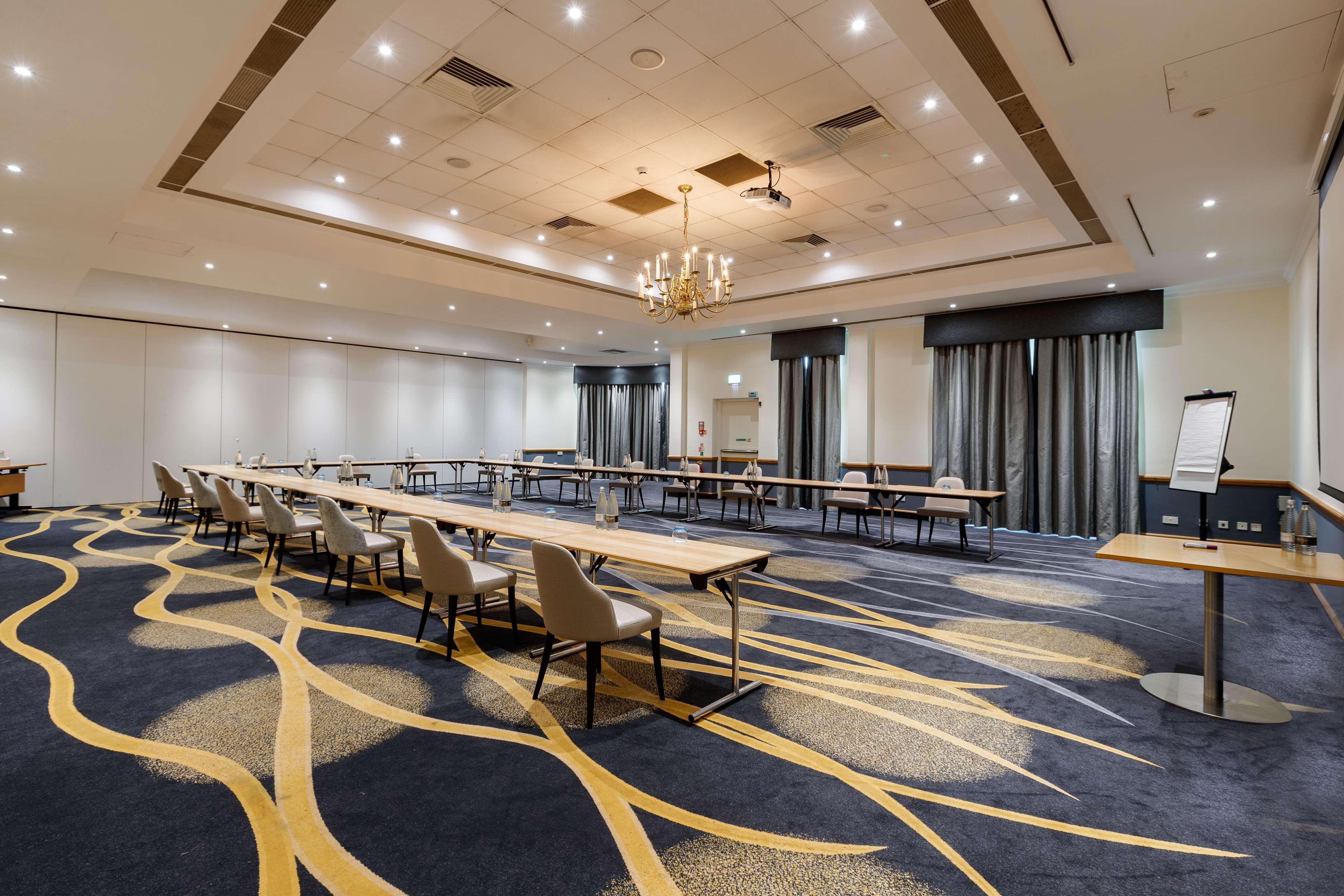 Hilton Northampton Hotel Exterior photo