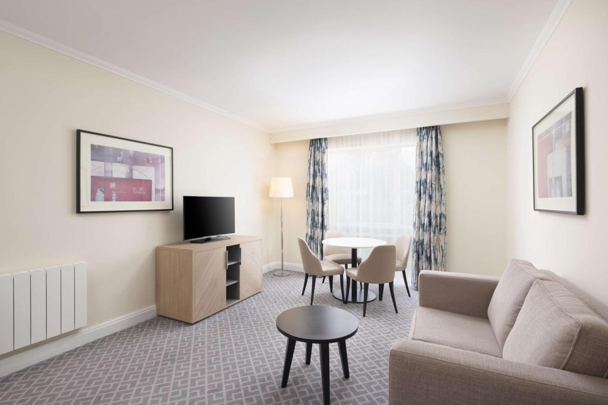 Hilton Northampton Hotel Exterior photo