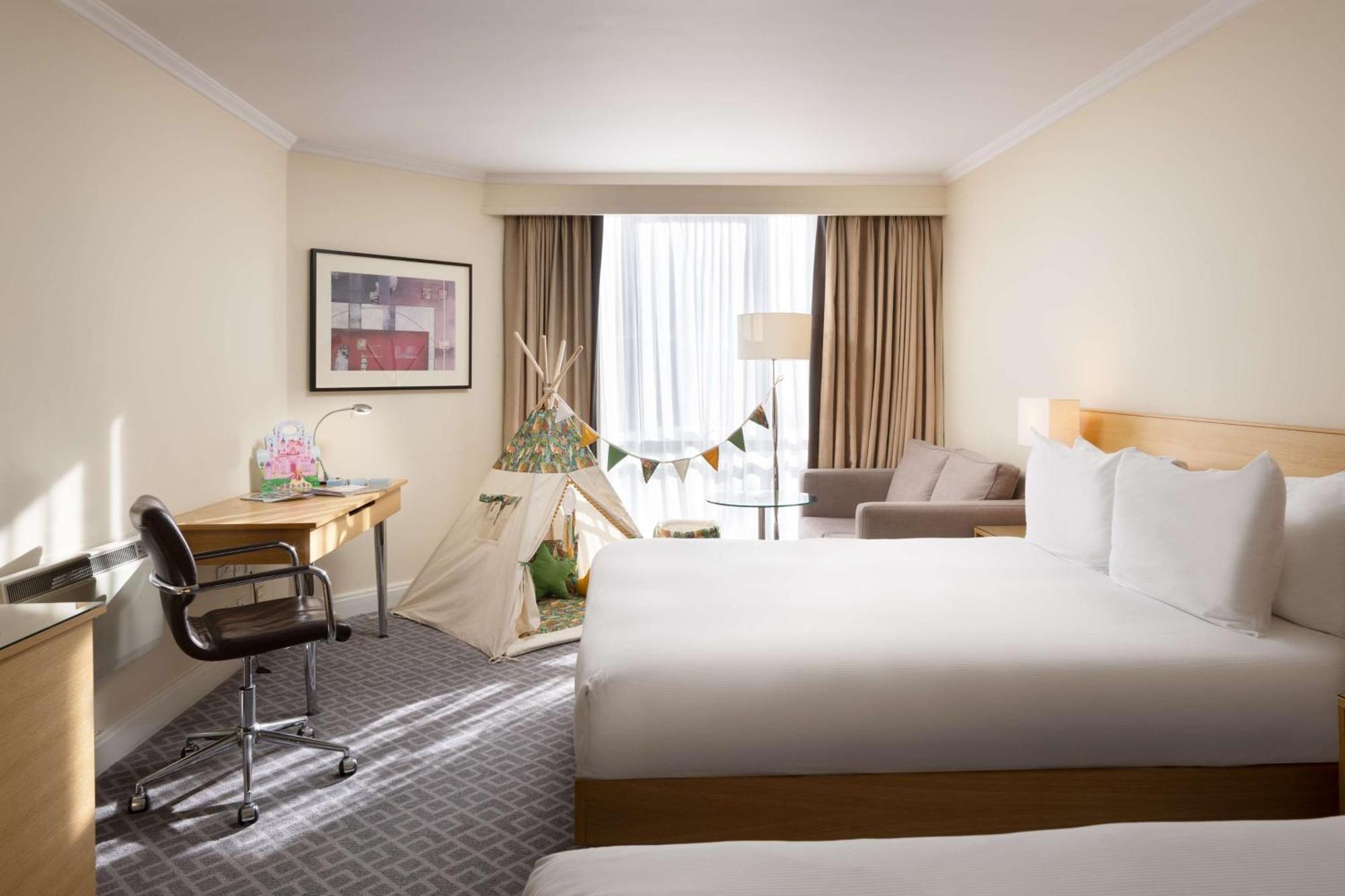 Hilton Northampton Hotel Exterior photo